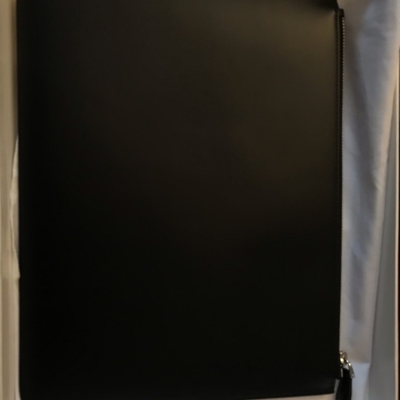 Givenchy pouch/clutch w/ original box & dust cover - Picture 3 of 8